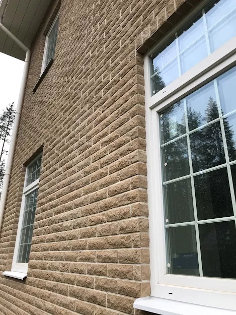 отделка стен и цоколя дома искусственным камнем