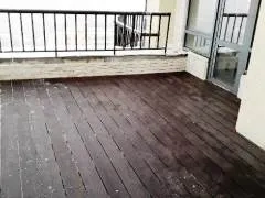 укладка террасной доски на балконе