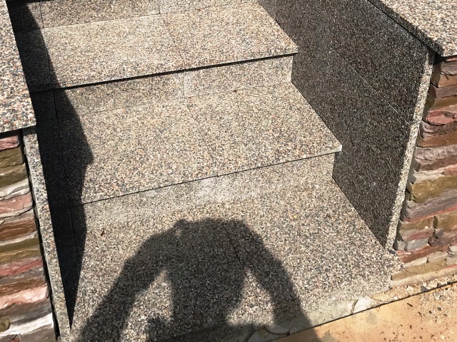 облицовка ступеней уличной лестницы бетонной плиткой