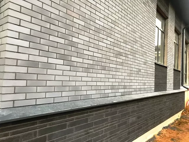 наружная отделка стен двухэтажного дома камнем под кирпич
