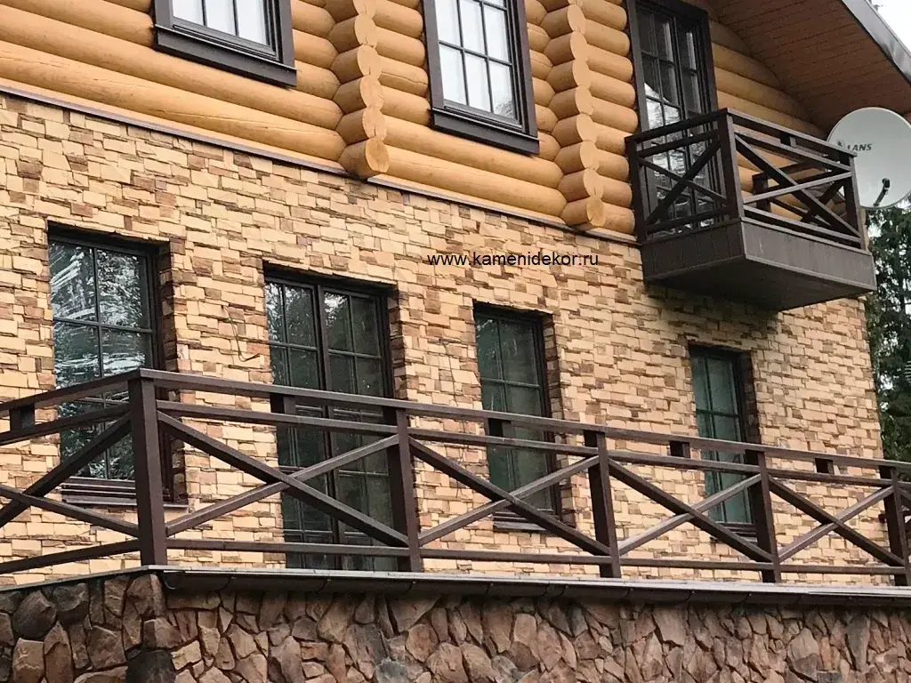 отделка фасада первого этажа и цоколя дома искусственным камнем