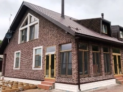 фасад дома сделан в немецком стиле