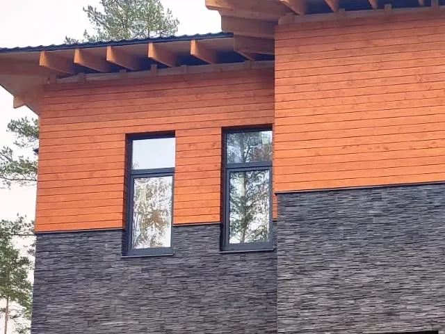 облицовка камнем и блокхаусом фасада дома