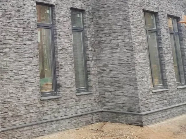 облицовка камнем и блокхаусом фасада дома