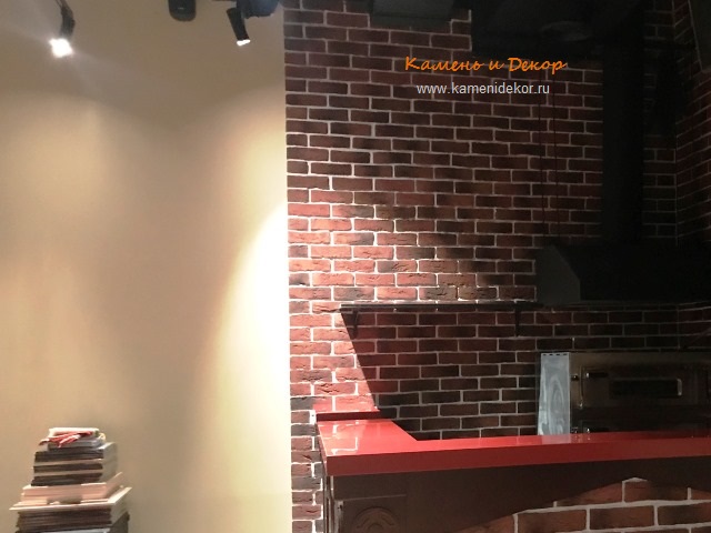 отделка стен ресторана камнем под кирпич