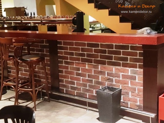 отделка стен ресторана камнем под кирпич